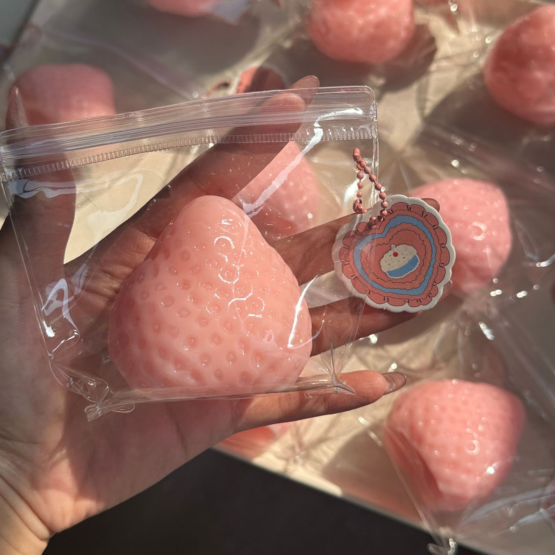 Strawberry Taba Squishy Fidget - مراجعة Party Games Crazy وسعره